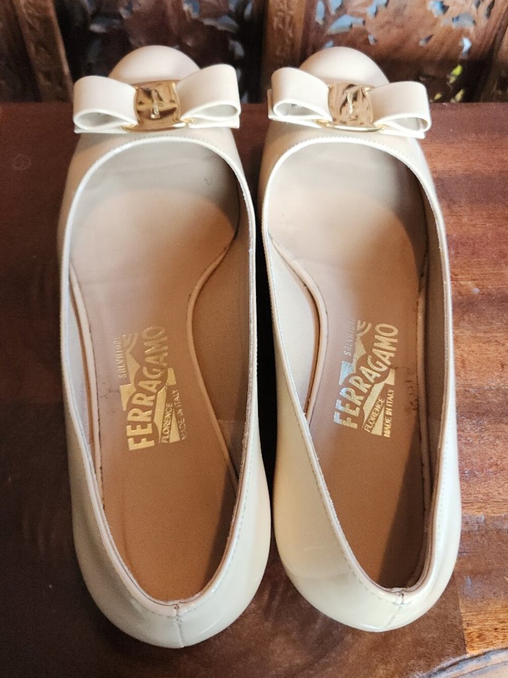 Salvatore Ferragamo Vara Pump in New Bisque (Nude) Leather - Picture 4 of 16